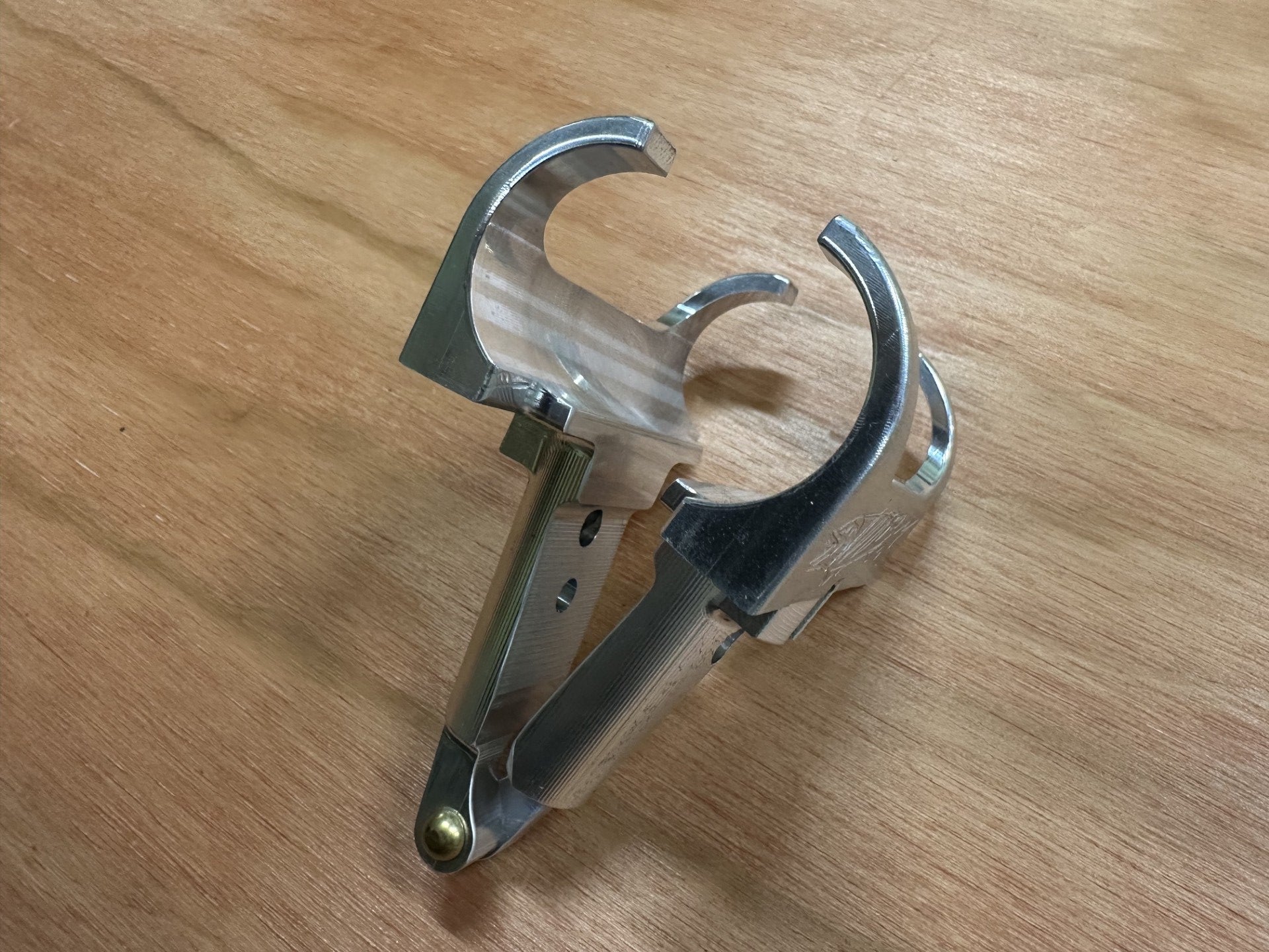 A.Z. Aluminum Clam Shell.